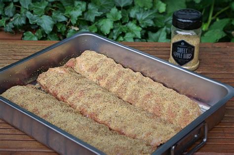 Und weil mehr besser ist, gibt's hier von allem etwas: Sweet Apple Ribs - mit dem gleichnamigen BBQ-Rub von ...