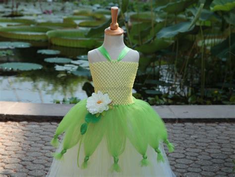Der film spielt in new orleans und fängt im jahr 1926 an. Tiana - Küss den Frosch - Traum und Kleid