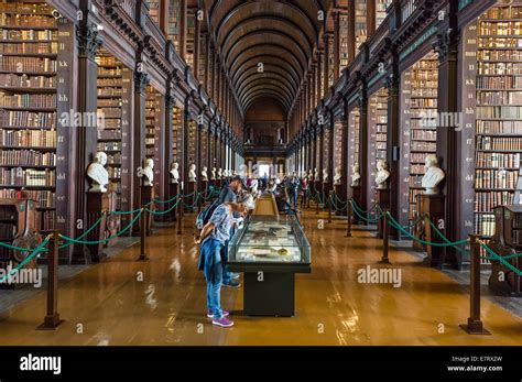 Trinity College Library La Gran Sala De La Antigua Biblioteca El