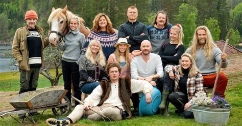 Fourteen contestants are chosen from the outside world. Dette er de nye Farmen kjendis-deltakerne Øde Nerdrum Shotoe