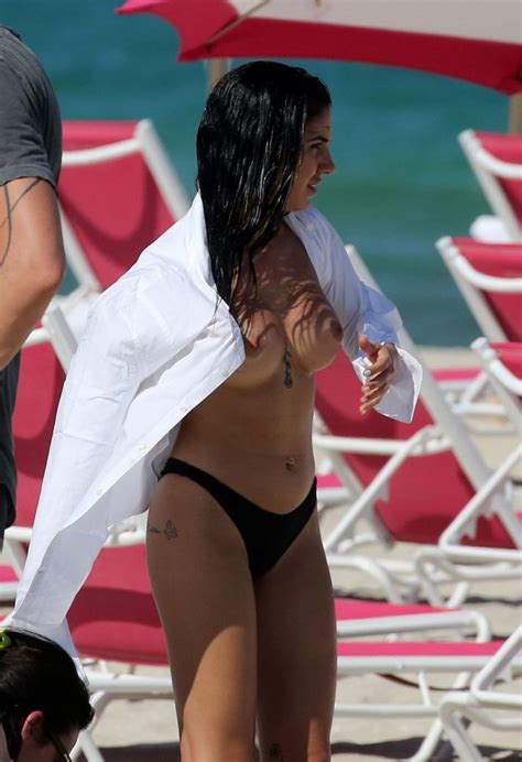 And de leaked topless shots lellis beach giulia bikini Giulia De