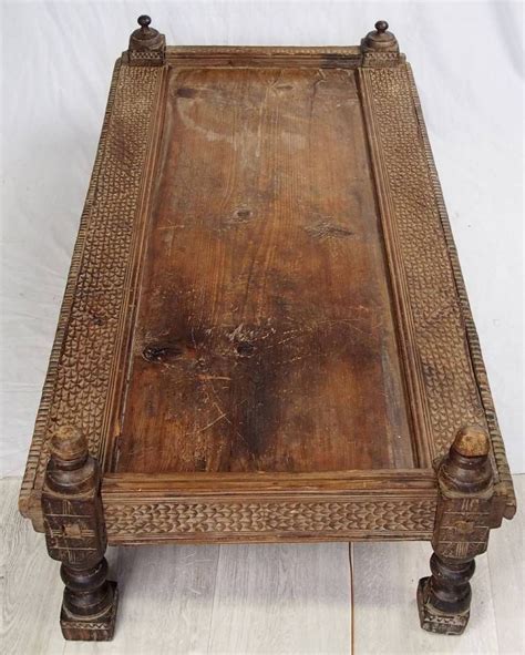 Ethnic group native to the nuristan region of eastern afghanistan. Tisch Nuristan - Couchtisch Holz Antik 87x63 Cm Massivholz Handgeschnitzte ... / Shrine of arom ...