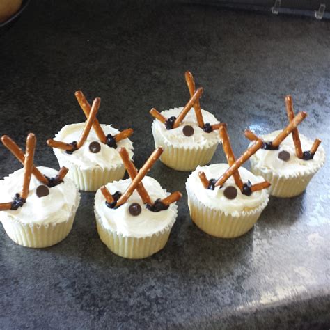 Maybe you would like to learn more about one of these? Hockey Themed Cupcakes #Recipe - momma in flip flops