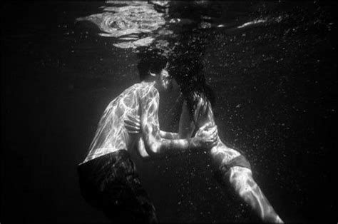 Underwater Kiss Underwater Painting Underwater Photos Underwater