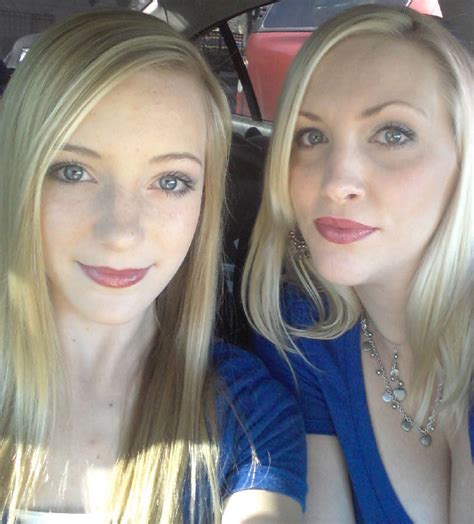 46 Pics Of Moms And Daughters Who Look Almost Like Twins Bored Panda