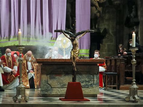 Karfreitag 2021 Kardinal Schönborn Feiert Die Abendliche Liturgie