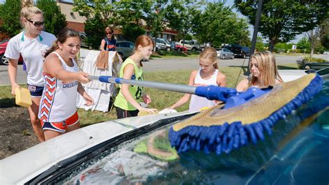 Beech Cheerleaders Hold Car Wash