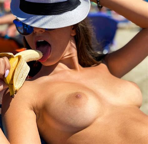 Yoya Grey Nude Pussy At Elafonisi Beach In Crete Scandal Planet