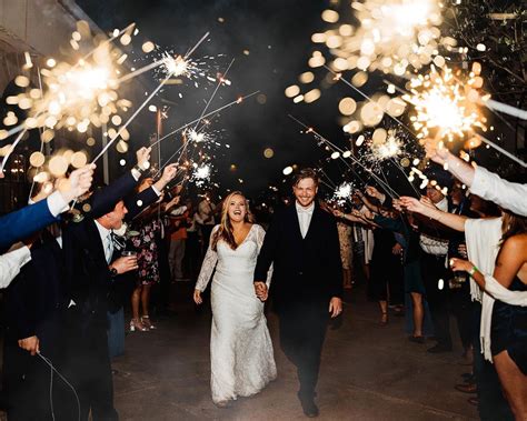 36 Gold Sparklers In 2022 Wedding Ceremony Pictures Sparklers