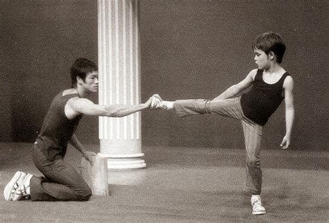 Lee grew up in an affluent family. Bruce Lee Family and Friends ~ BruceLeeBook
