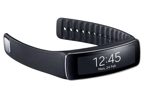 Samsung Gear Fit Fitness Tracker And Smartwatch Announced Gadgetsin