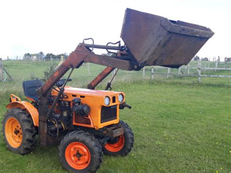 Kubota B6100 4wd Compact Tractor With Front Loader In Excellent