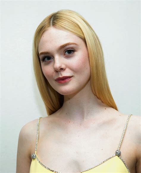 Hfpa In Conversation Elle Fanning Takes On New Challenges Golden Globes