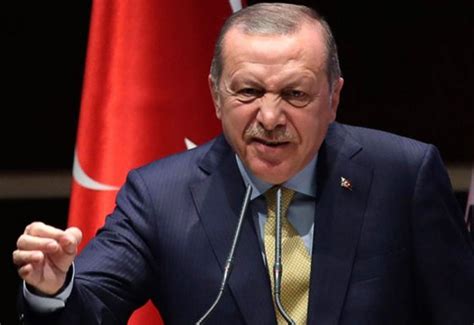به گزارش خبرگزاری مهر به نقل از النشره، «رجب طیب اردوغان» رئیس جمهور ترکیه به صورت تلفنی با «تمیم بن حمد آل ثانی» امیر قطر گفتگو کرد. هل ينجح أردوغان في وضع دستور جديد من أجل تفادي "فخاخ" الانقلابين؟ | وطن يغرد خارج السرب