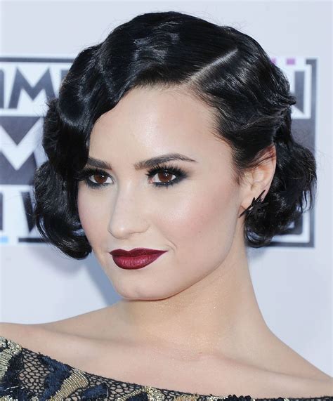 all the 90s hair and makeup trends were alive at the 2015 american music awards glamour