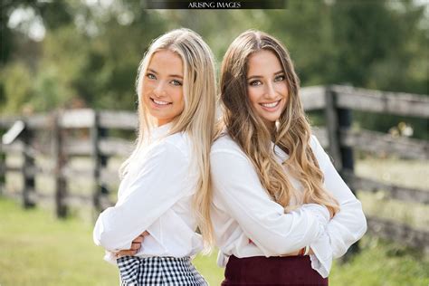 These Twin Sisters Decided To Take Their Senior Pictures With Horses