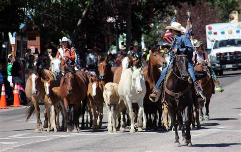 Parade Returns To Estes Park Twisted Rodeo