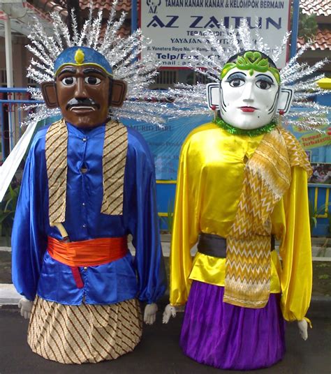 Gambar mewarnai tersebut meliputi mewarnai gambar pemandangan, alam semesta, alat berat. SIRIH DARE: SIRIH DARE, ONDEL-ONDEL