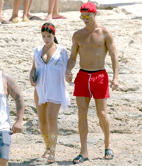 Cristiano ronaldo family parents wife son daughter brothers. Cristiano Ronaldo Confirms His Girlfriend Is Pregnant
