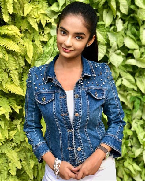 An anushka might be wearing glasses and always has black hair. Watch gorgeous 16-year-old actress Anushka Sen looks ...