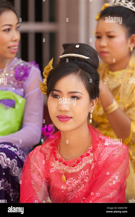 Beautiful Young Burmese Woman Hi Res Stock Photography And Images Alamy