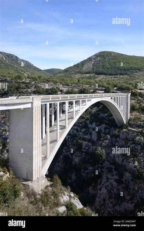 Single Span Arch Bridge Hi Res Stock Photography And Images Alamy
