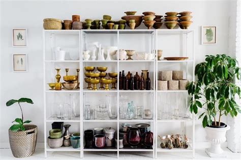 This florist's storage is ~almost~ as pretty as her blooms 🌿🌿🌿 | Floral