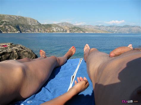 Нудисты на пляже отдыхают Фото эротика и порно видео с красивыми