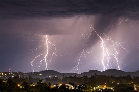 22 Snaps From Last Nights Epic Lightning Storm Over Vancouver Island