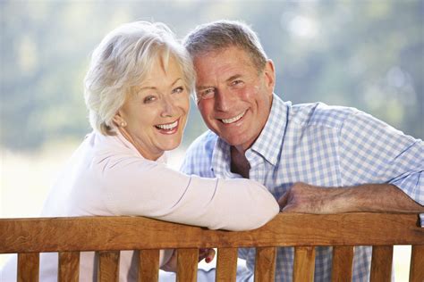9 Great Travel Discounts That Begin In Your 60s Older Couple Photography Couples Couple