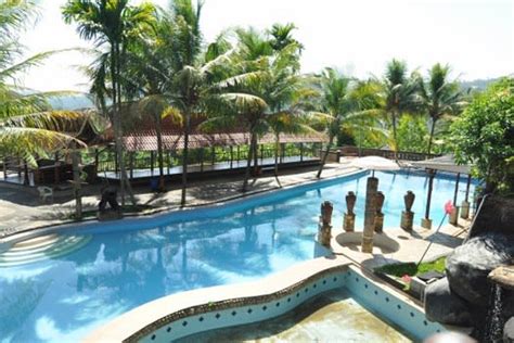 Tempat wisata baru dekat pemandian cipanas ciater. Jam Buka dan Harga Tiket Masuk Kampung Toga Sumedang ...