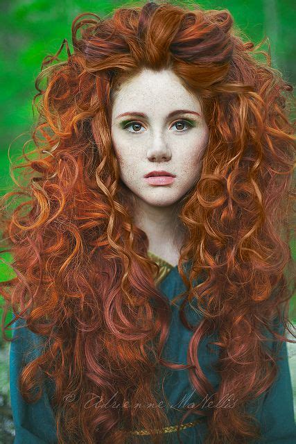10 exemplary hairstyles for curly red hair