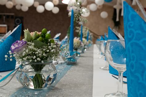 Blumenkranz mit rosa und lila blumen. Tischdeko Foto & Bild | stillleben, arrangierte szenen ...