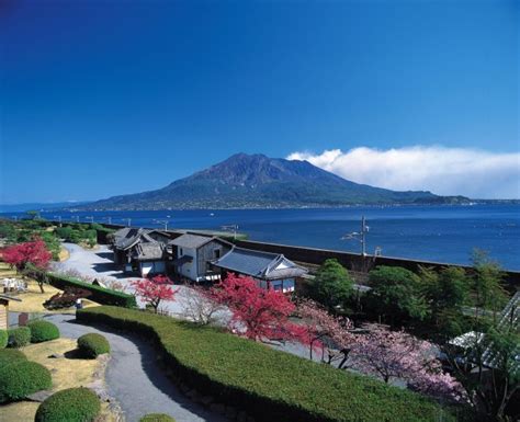 Sakurajima, a major volcano near kagoshima; 鹿児島県観光サイト/かごしまの旅
