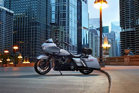 The cvo models are also used to introduce new finish treatments as an alternative to custom touring style on a 2019 cvo road glide motorcycle. 2020 Road Glide Special Motorcycle | Harley-Davidson USA