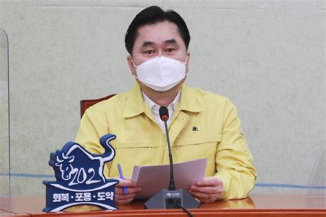 '긴급생계자금' 설전 도중…권영진 대구시장 '실신'권영진 대구시장, 시의원과 말다툼 중 쓰러져미국 유학생, '자가격리' 어기고 제주 여행 후 '확진'※자세한 내용은 뉴스 top10에서 확인하실 수 있습니다. 침묵 깬 민주당 "'정치인 윤석열'... 무능·무책임 검찰총장" 맹공