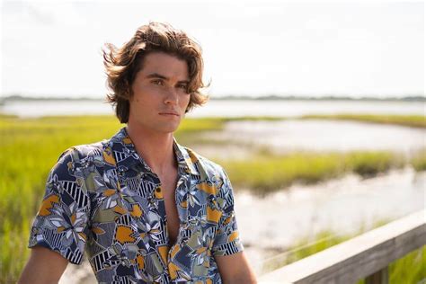 Chase Stokes Hair Who Is Chase Stokes Get To Know The Outer Banks Star