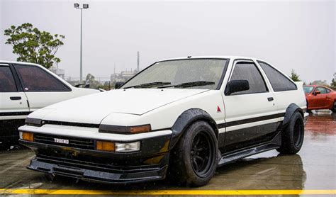 The car's braking power has been increased by dixel rotors and calipers all round with endless brake pads. Toyota Sprinter Trueno (AE86) | Truenos, Cosas de coche ...