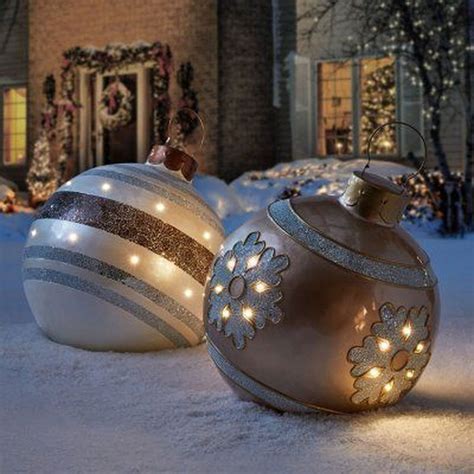 25 Cheap But Amazing Outdoor Christmas Decorations For Frontyard