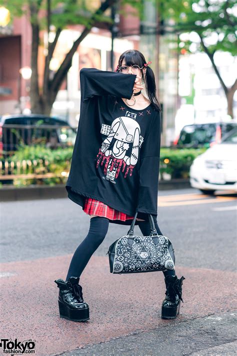 Monochrome Harajuku Streetwear W Twin Tails Round Glasses Civarize Choker Sex Pot Revenge