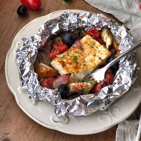 Mele al cartoccio (ingredienti per 4 persone). Feta greca al cartoccio con verdure | La luna sul cucchiaio