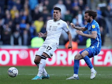 Reporter Hands Swansea City Potential Transfer Boost After Detailing Strange Leicester City