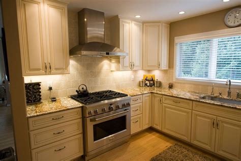 Medium Kitchen Remodeling and Design Ideas and Photos medium