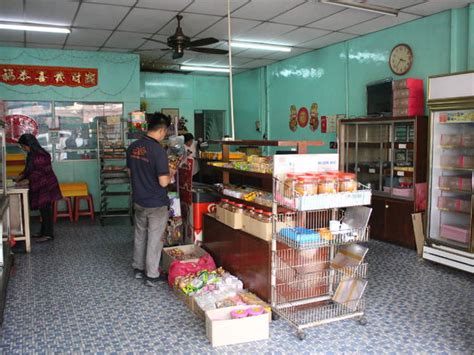 It's close to odourless but upon biting, you can feel a. Regent Pandan Layer Cake Shop | Restaurants in Klang, Selangor