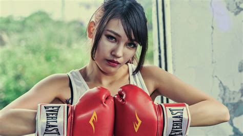 Blue Eyes Boxing Brunette Girl With Red Gloves In Blur Background Hd
