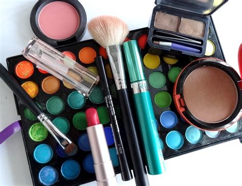 Tips To Carry Your Makeup Accessories ~ Makeup And Beauty Tips Fashion