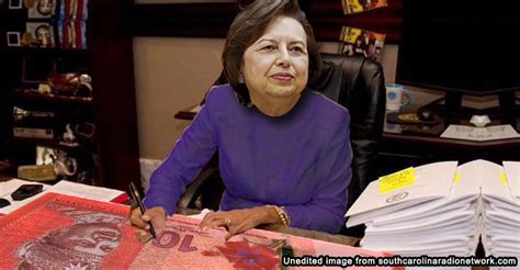 Bu geçiş döneminde hükümete ekonomik ve mali konularda tavsiyelerde. 5 awesome things about the woman who transformed Msian banking