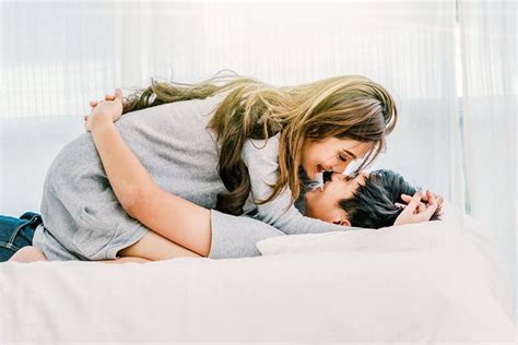 Cuddling Moves You Need To Try Cute Couples Teenagers Couples Cute