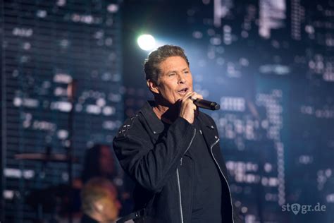 At his recent berlin concert, the hoff once again recalled his part in the fall of the wall. Nochmal den Turbo Boost eingelegt - David Hasselhoff in ...