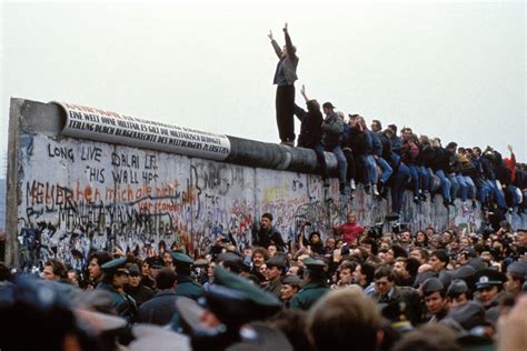 Heres How People Celebrated The Fall Of The Berlin Wall